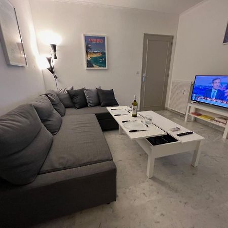 Seafront - Beautiful Flat With Aircon And Comfortable Loggia Vallauris Luaran gambar