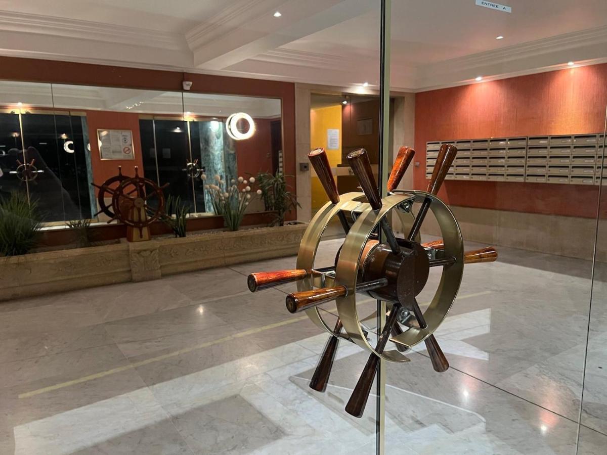 Seafront - Beautiful Flat With Aircon And Comfortable Loggia Vallauris Luaran gambar