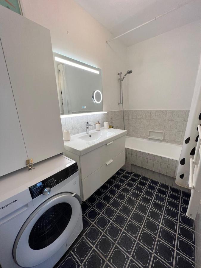 Seafront - Beautiful Flat With Aircon And Comfortable Loggia Vallauris Luaran gambar