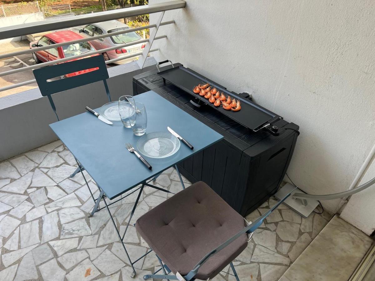 Seafront - Beautiful Flat With Aircon And Comfortable Loggia Vallauris Luaran gambar