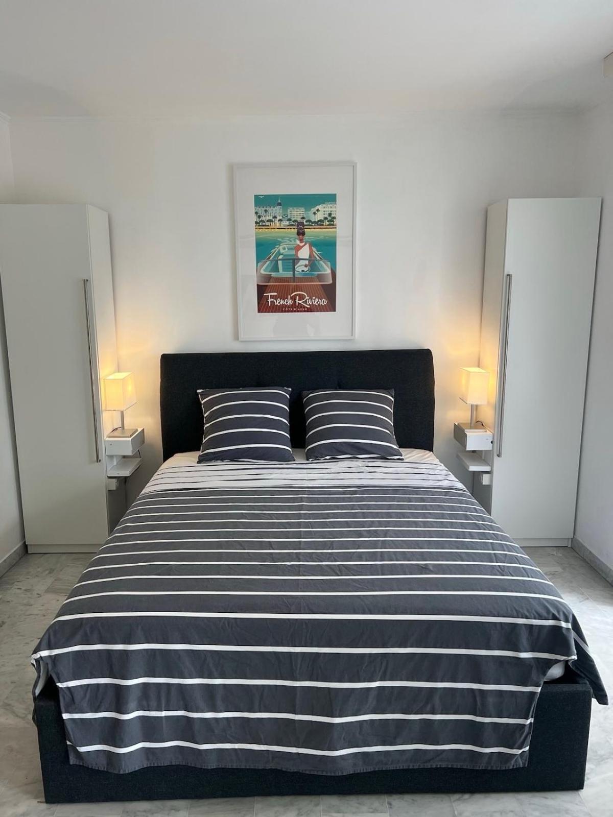 Seafront - Beautiful Flat With Aircon And Comfortable Loggia Vallauris Luaran gambar