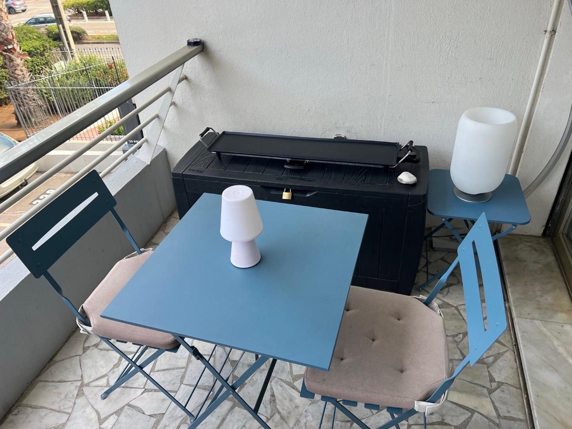 Seafront - Beautiful Flat With Aircon And Comfortable Loggia Vallauris Luaran gambar